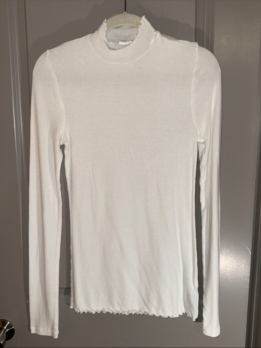 GAP White Ribbed Mock Neck Top with Lettuce Edge - Size M Tall
